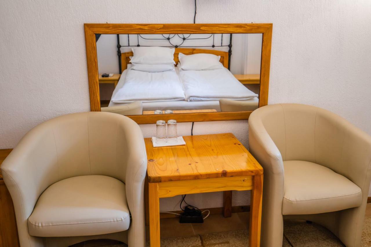 梅尔尼克 托尼旅馆酒店 外观 照片